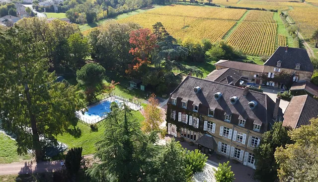 Le Château de la Barge
Hôtel Restaurant d’Art de Vivre

"Une parenthèse poétique et hors du temps !"