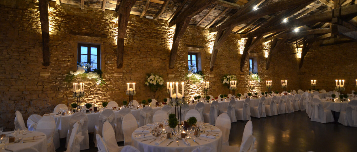 Animation Mariage Manoir de la Garde a Jarnioux Porte des Pierres Dorees - - Animation mariage au Manoir/Domaine de la Garde à Jarnioux | Magie premium Beaujolais - Le Magicien de mon Mariage - Animation Mariage Originale Animation Mariage Manoir de la Garde à Jarnioux / Porte des Pierres Dorées