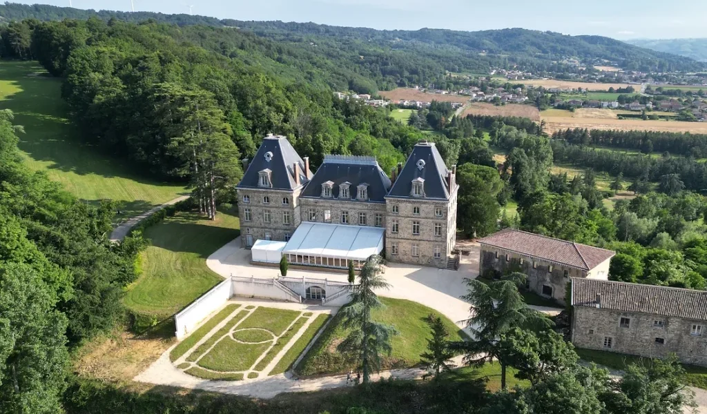 Animation mariage Chateau de Senaud 1024x731 1 - - Animation mariage au Château de Senaud | Magie premium - Le Magicien de mon Mariage - Animation Mariage Originale Animation mariage au Château de Senaud